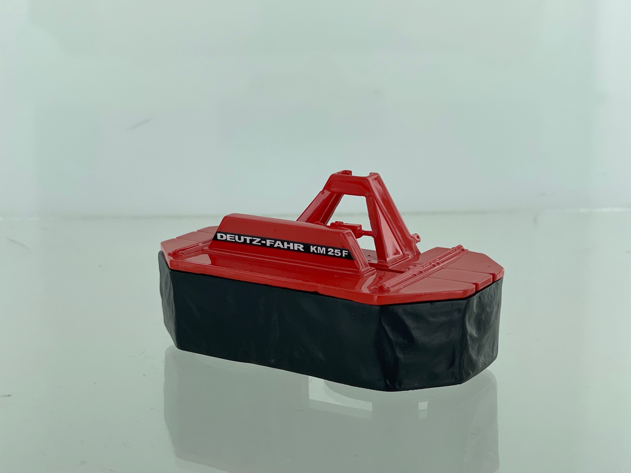 Deutz KM25F Maaiwerk Rood - 1:32
