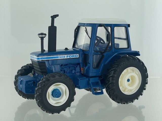 Ford 8700 4wd Limited Edition 1851 stuks - 1:32