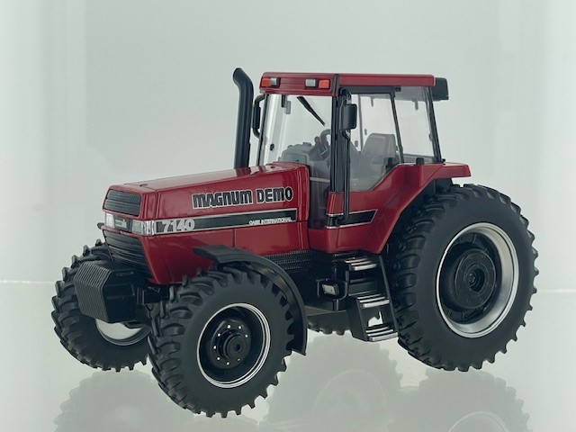 Case IH Magnum 7140 Magnum Demo Limited Edition 750 stuks - 1:32