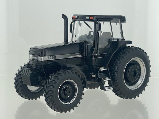 Case IH Magnum 7250 Black Limited Edition 501 stuks - 1:32