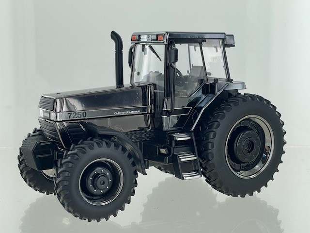 Case IH Magnum 7250 Gun Metal Limited Edition 102 stuks - 1:32