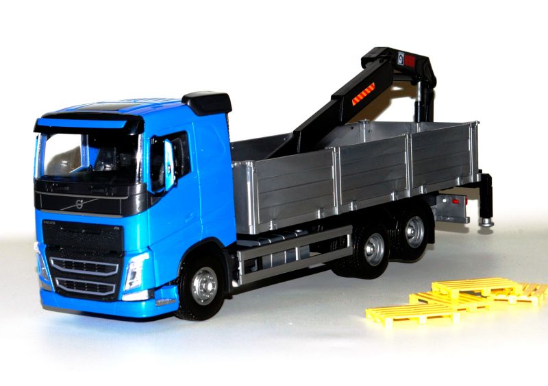 Volvo FH 6x4 Stenenwagen met Kraan Blauw - 1:25