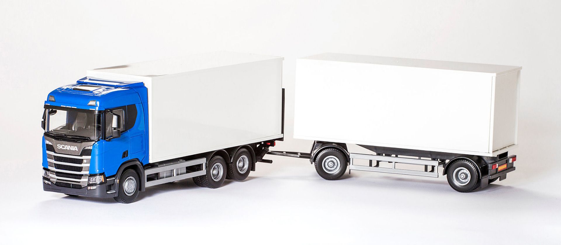 Scania CR 6x4 Bakwagen Blauw met Aanhanger - 1:25
