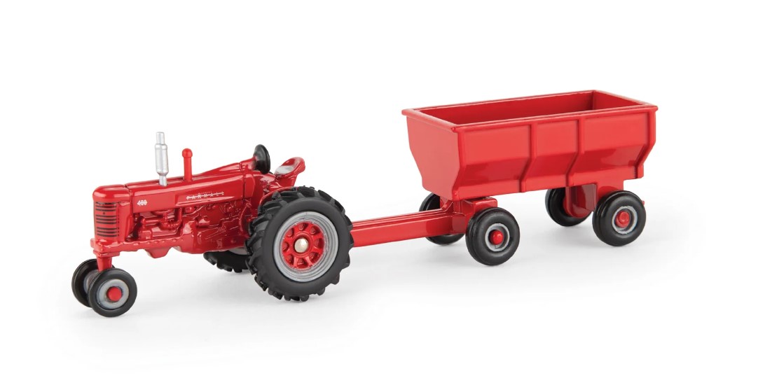 Farmall 400 with Flarebox Wagon - 1:64