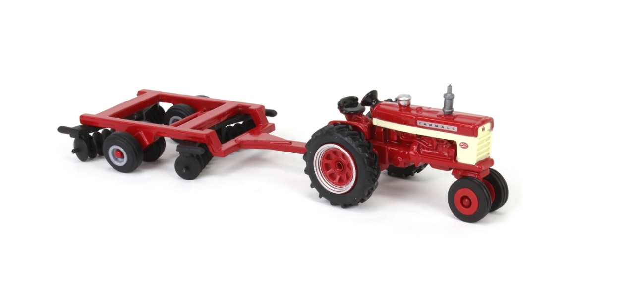 Farmall 460 Tractor with Disk - 1:64
