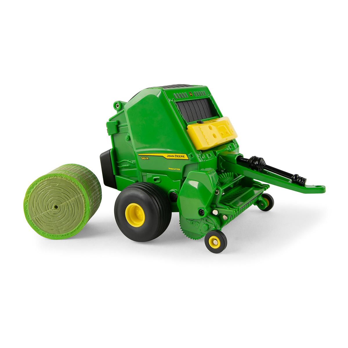 John Deere 561R Round Baler with Bale - 1:32