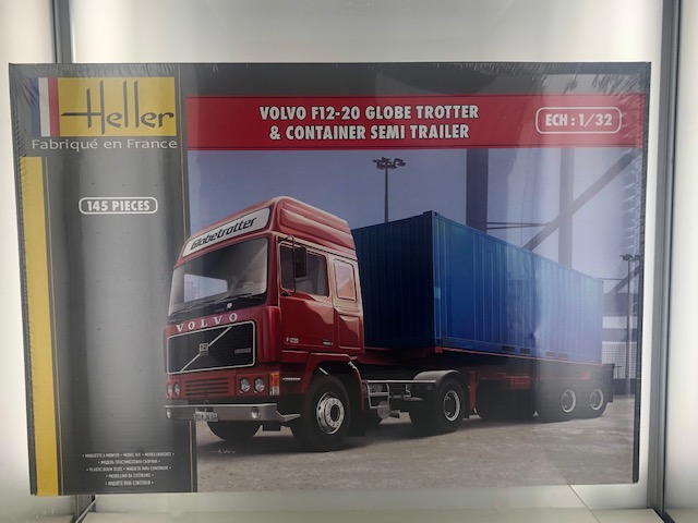 Volvo F12-20 Globetrotter + Container Trailer - 1:32