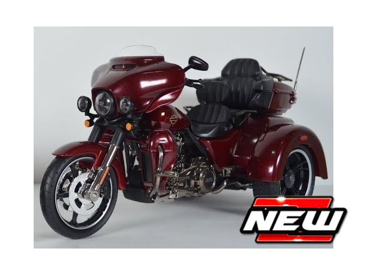 Harley Davidson CVO Tri-Glide Ultra Rood Metallic - 1:12