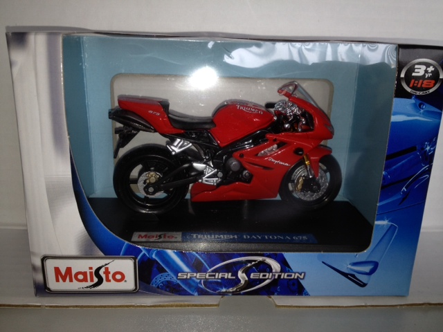 Triumph Daytona 675 Rood - 1:18