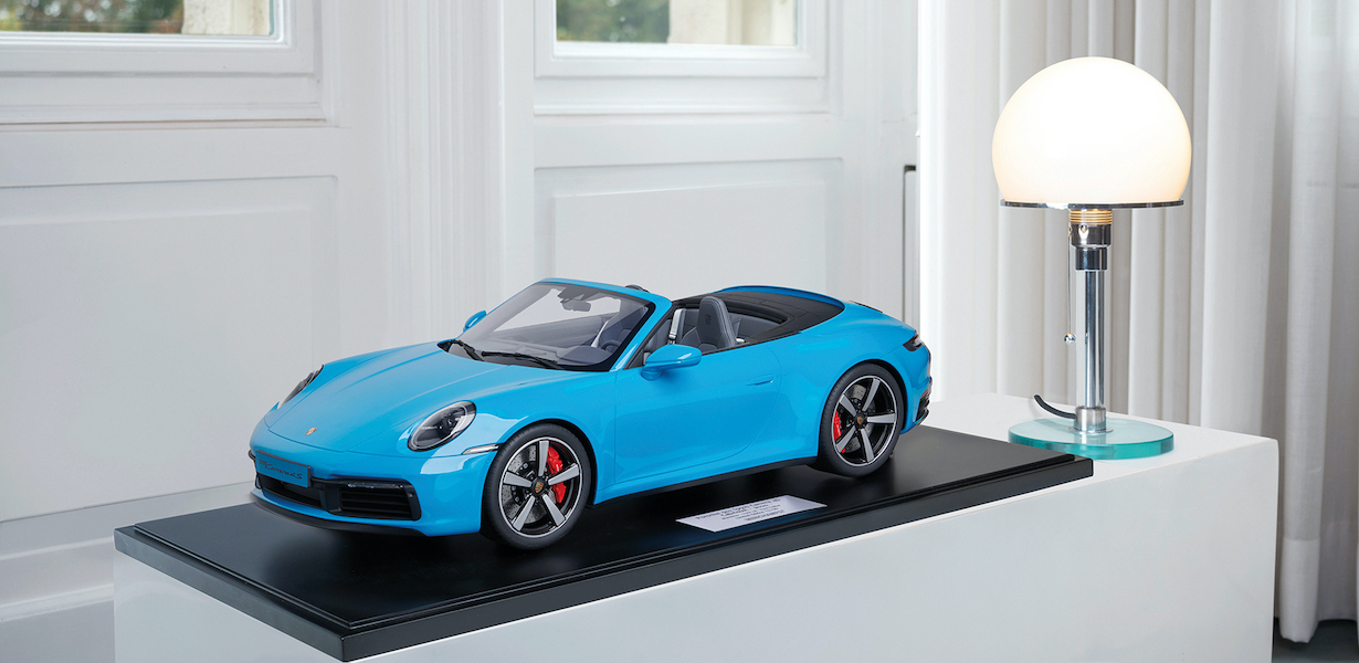Porsche 911 (992) Carrera 4S Convertible 2020 Miami Blue - 1:8