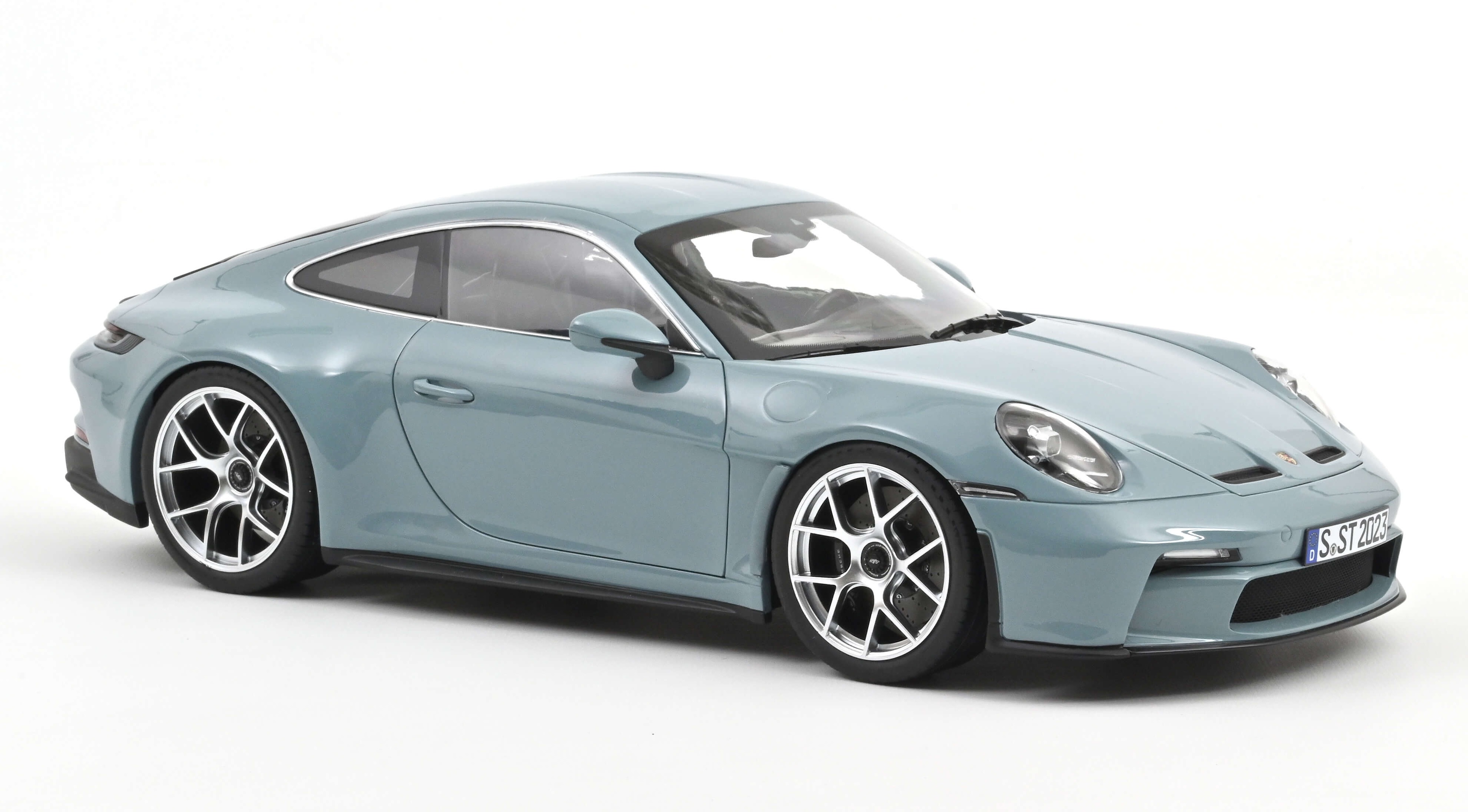 Porsche 911 (992.1) S/T 2023 Meissen Blue - 1:12