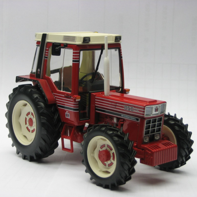 International 856 XL