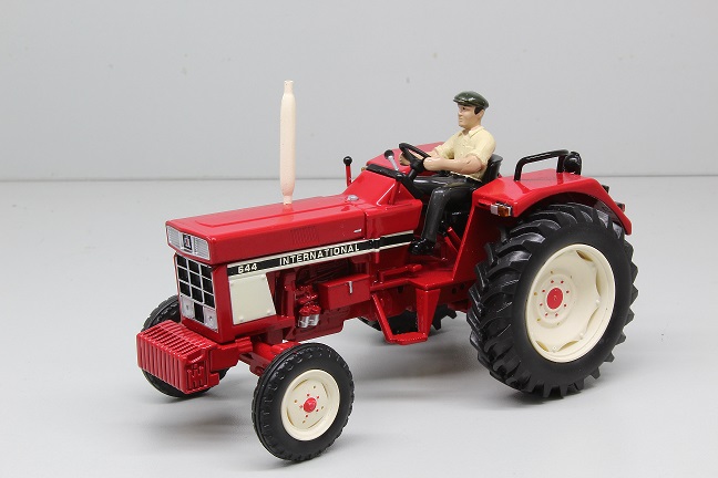 International 644 met Figuur