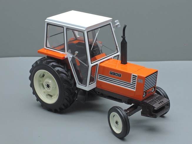 Fiat 880 met Witte Cabine 2wd