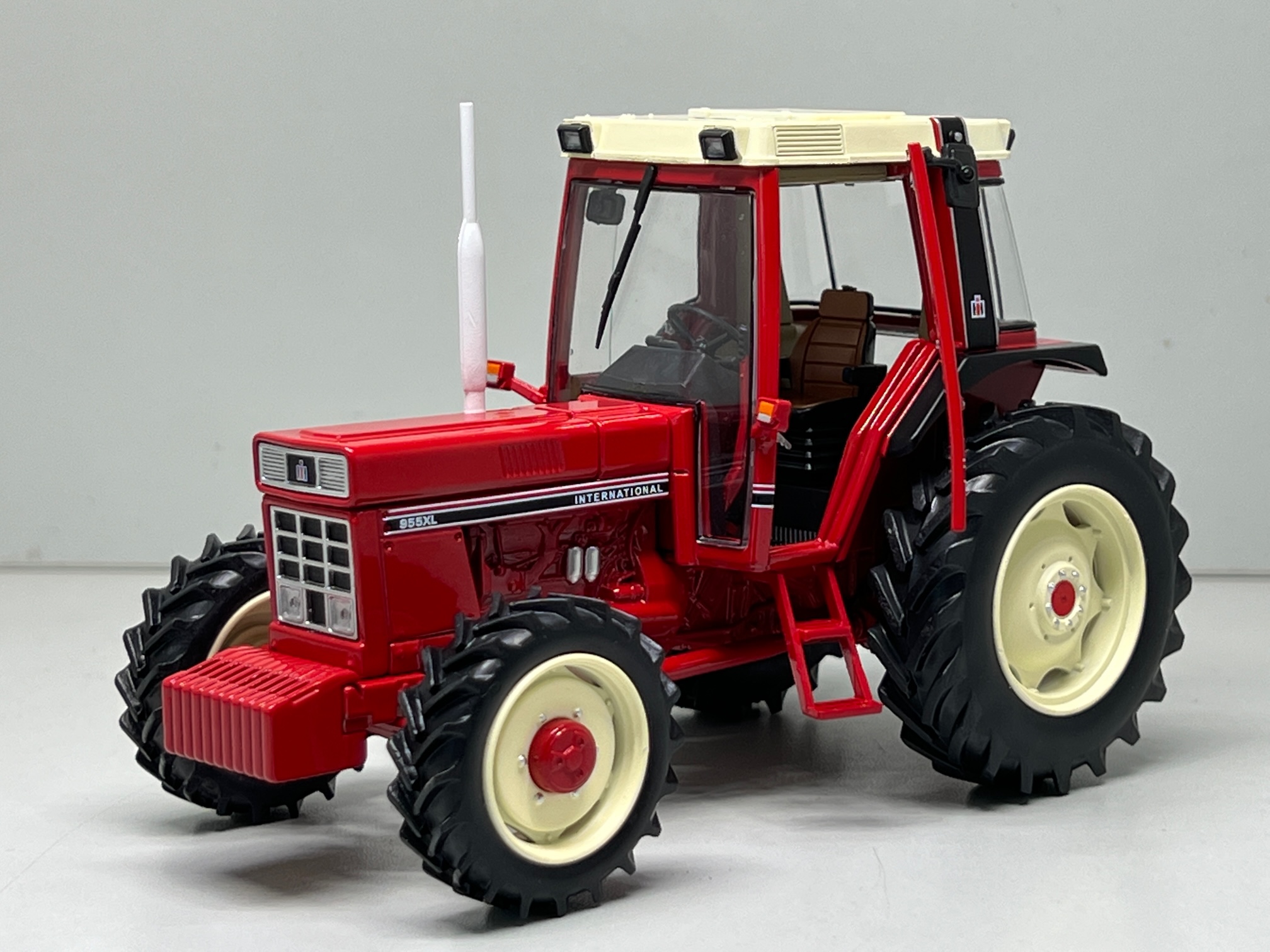 IH 955 XL 4wd - 1:32