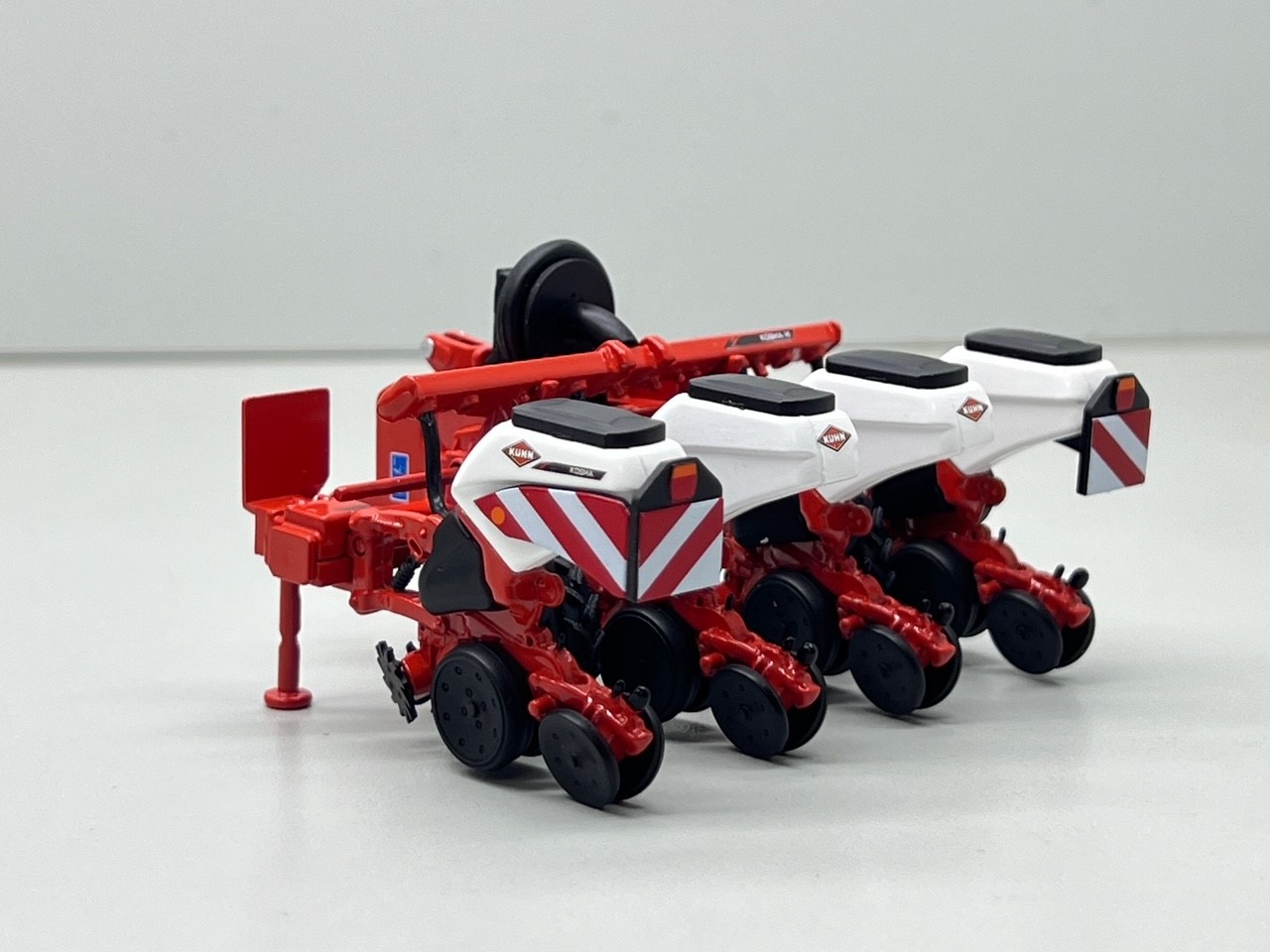Kuhn Kosma TS 4-rijen Zaaimachine Limited Edition - 1:32