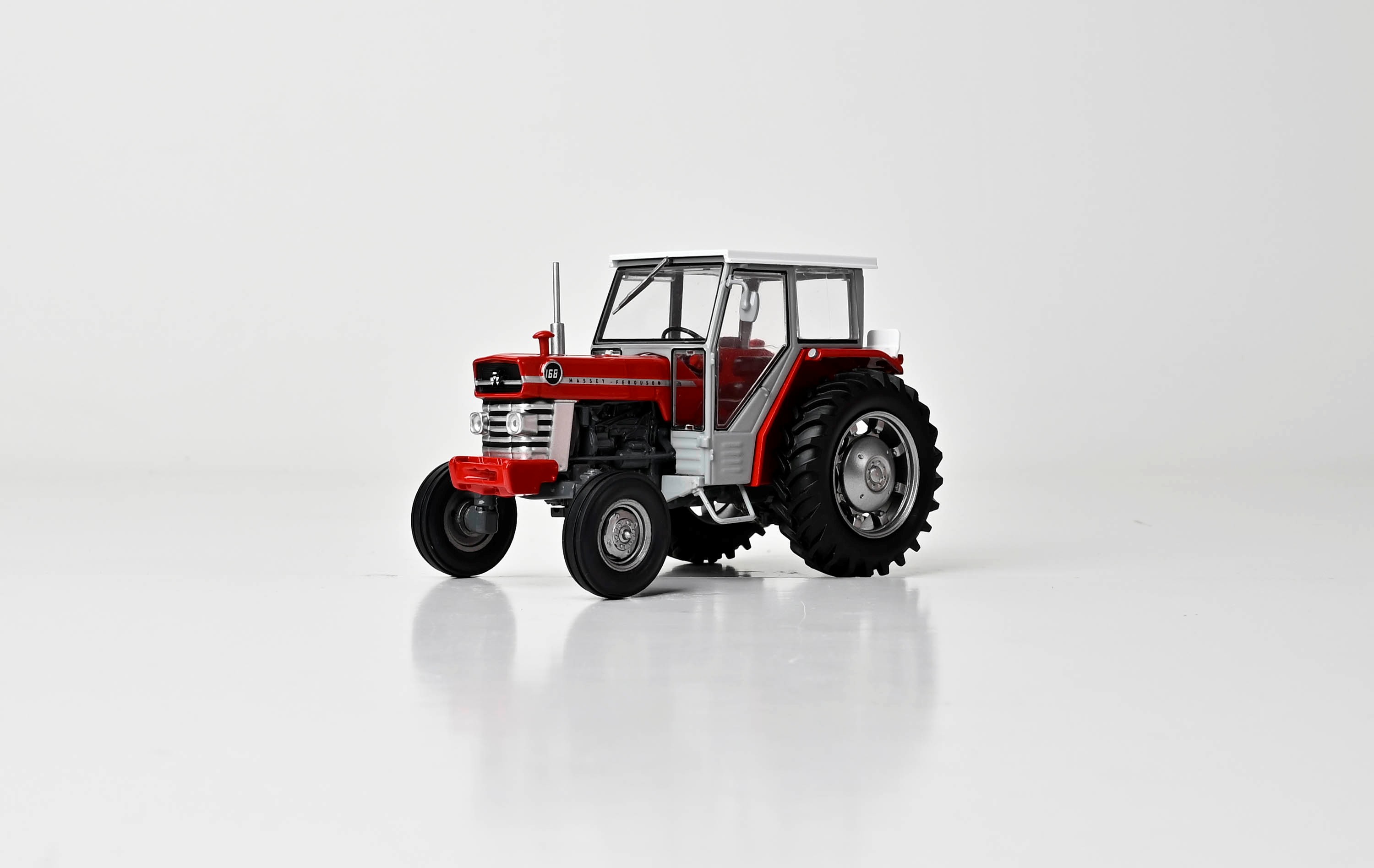 Massey Ferguson 168 2wd met Cabine - 1:32