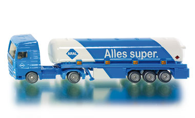 Truck met Tanktransporter
