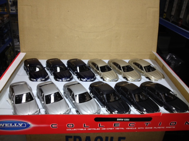 DCPB BMW 535i 4 Assorti (Doos a 12 stuks)