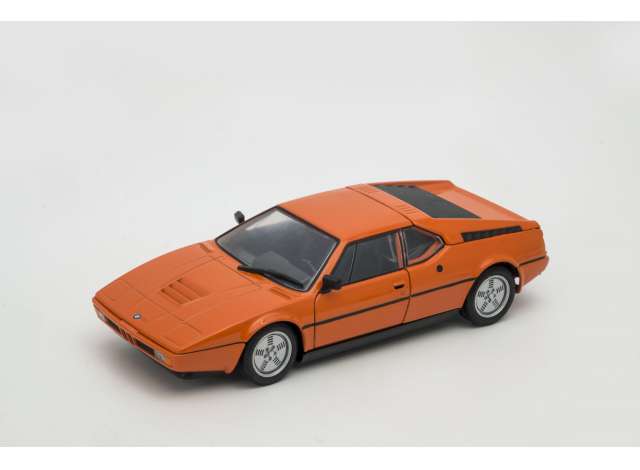 BMW M1 1987 Oranje - 1:24