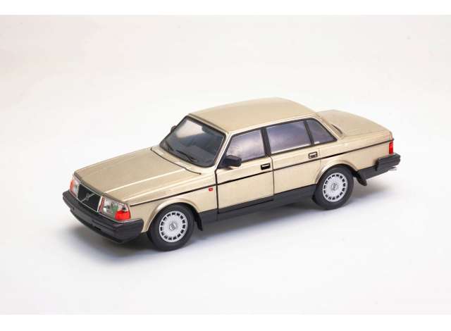 Volvo 240 GL Goud - 1:24