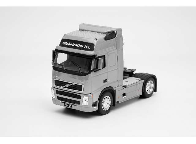 Volvo FH12 Globetrotter XL 4x2 Zilver - 1:32