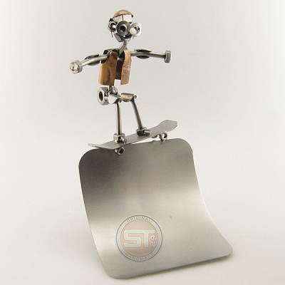 SKATEBOARD HALFPIPE