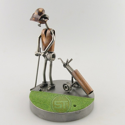 GOLF PUTTER AUF DEM GRUEN