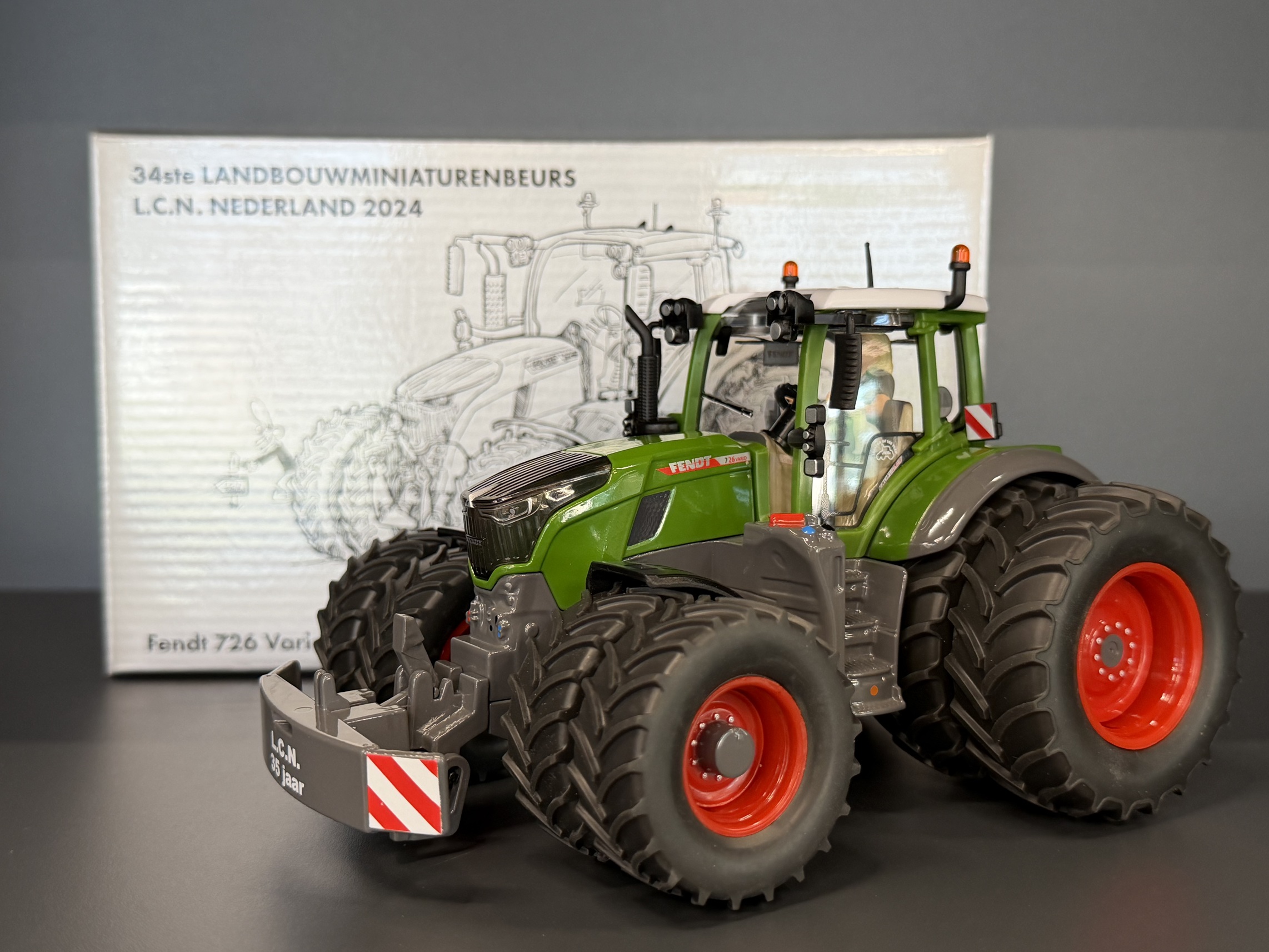 Fendt 726 Vario met Dubbelucht LCN 2024 Limited Edition - 1:32